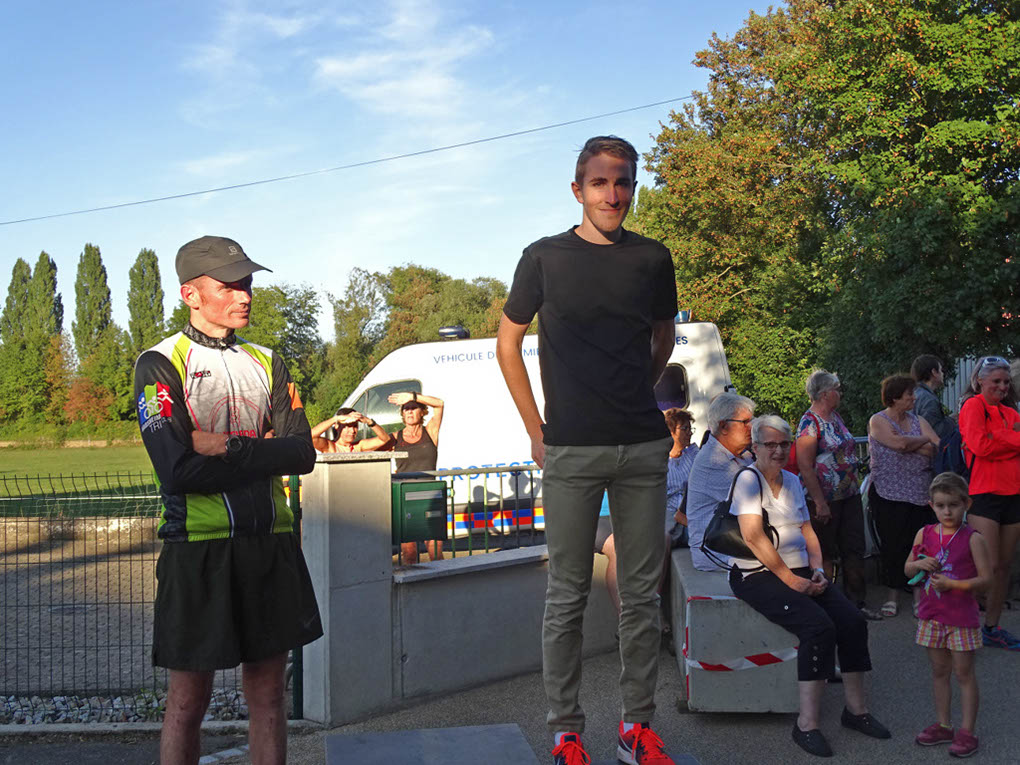 %_tempFileName180915_kaes-podiums-04%