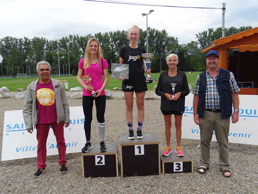 %_tempFileName07_podiums-01%