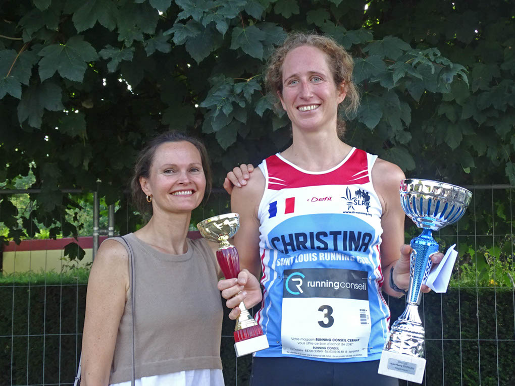 %_tempFileName07_podiums-06%