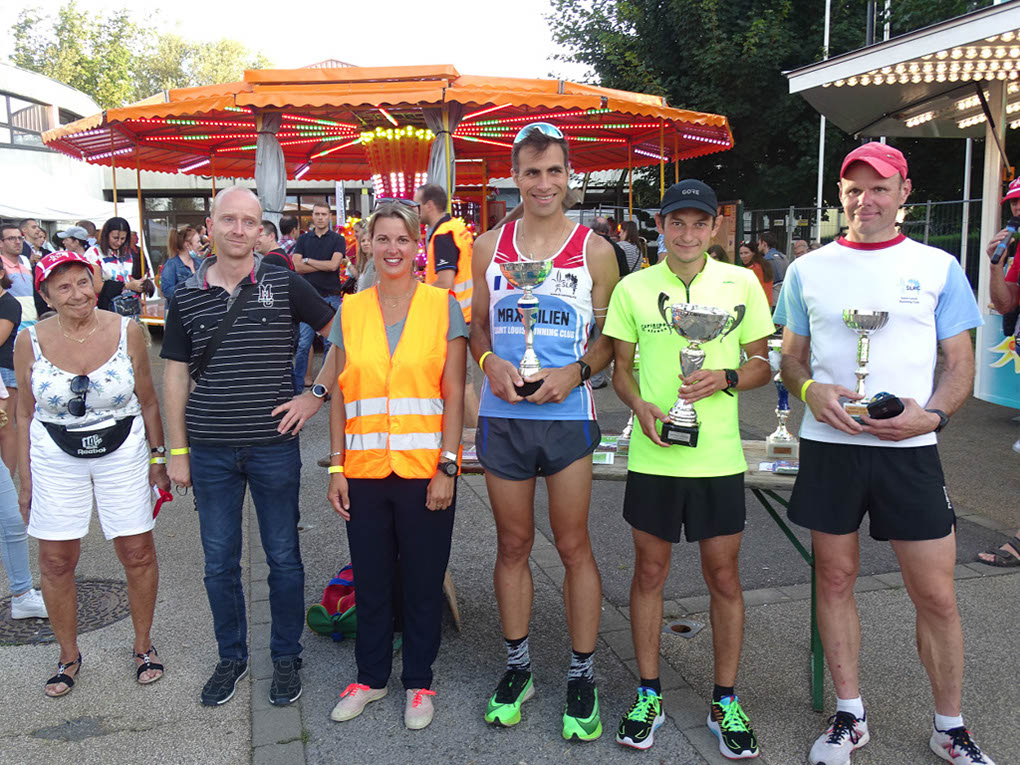 %_tempFileName210919_podium-06%