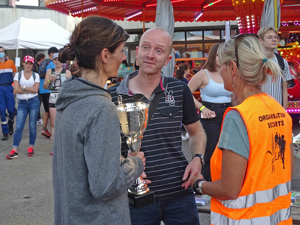 %_tempFileName210919_podium-10%