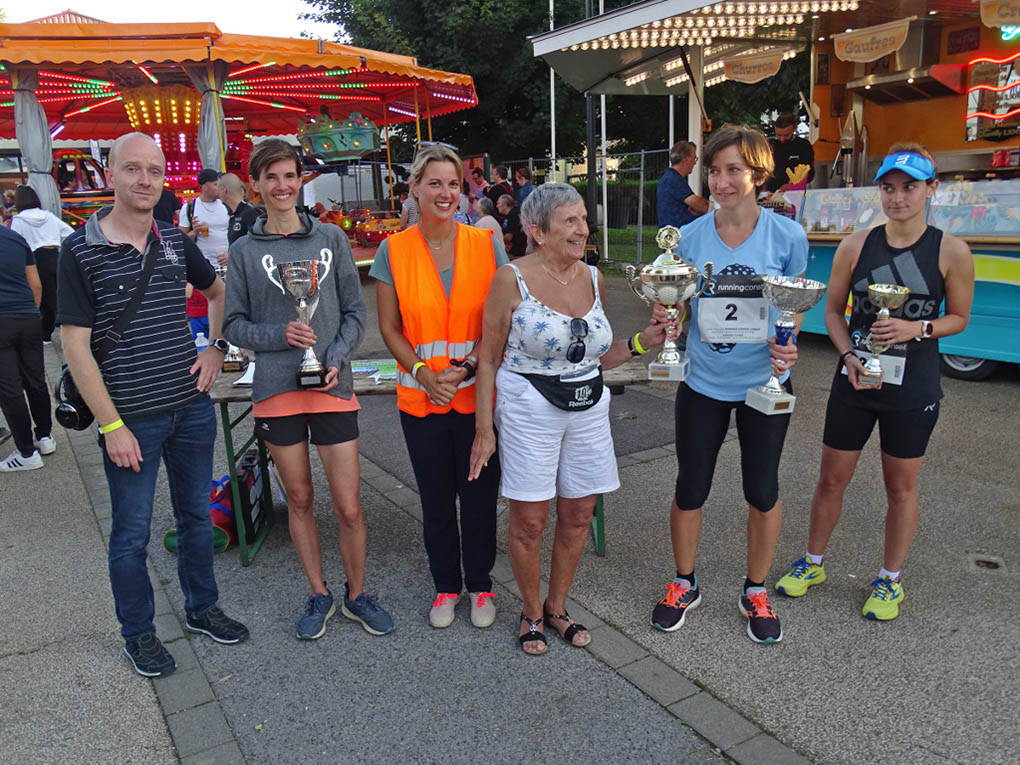 %_tempFileName210919_podium-17%